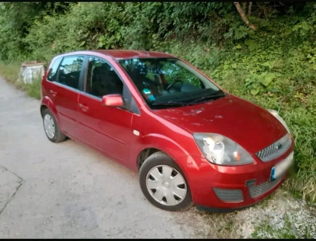 Gebraucht Ford Fiesta 70 PS (51 kW) 2008 Rot Kleinwagen