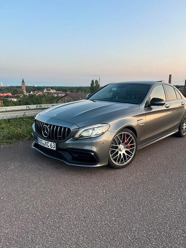 Grau Gebraucht 2019 Mercedes C63S AMG AMG Limousine | 59.000 € (Fairer Preis) - Bild 1/4