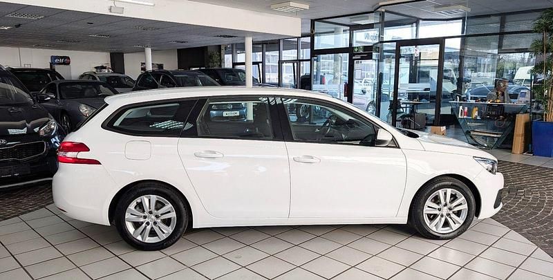 Gebraucht Peugeot 308 SW Active 131 PS (96 kW) 2020 Weiß Kombi