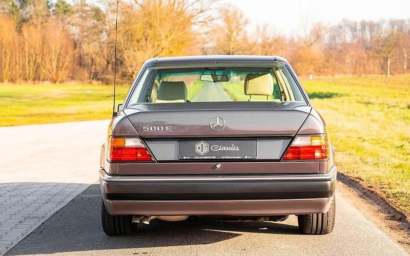 Gebraucht Mercedes E500 326 PS (239 kW) 1991 Grau Limousine