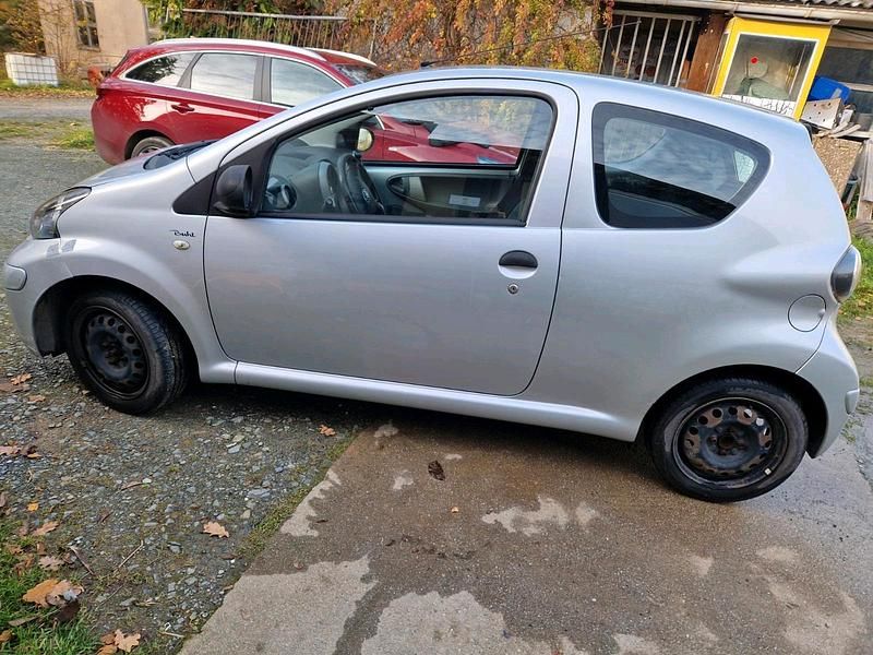 Silber Gebraucht 2006 Toyota Aygo Kleinwagen | 1.300 € (Guter Preis) - Bild 1/4