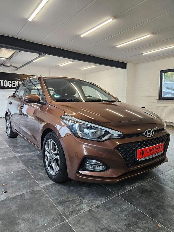 Braun Gebraucht 2019 Hyundai i20 YES! Limousine | 9.500 € (Guter Preis) - Bild 1/4