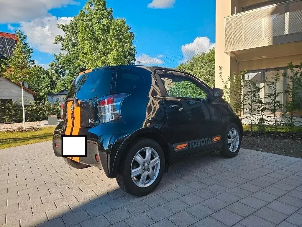 Gebraucht Toyota iQ 68 PS (50 kW) 2011 Schwarz Kleinwagen