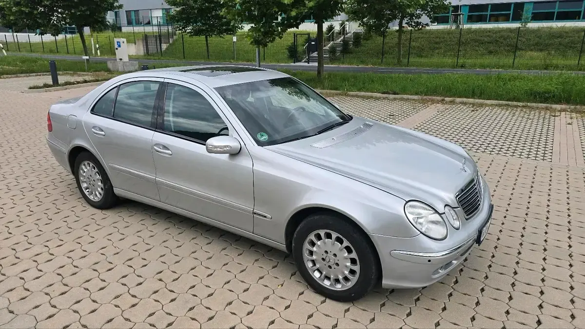 Gebraucht Mercedes E200 163 PS (119 kW) 2004 Silber Limousine