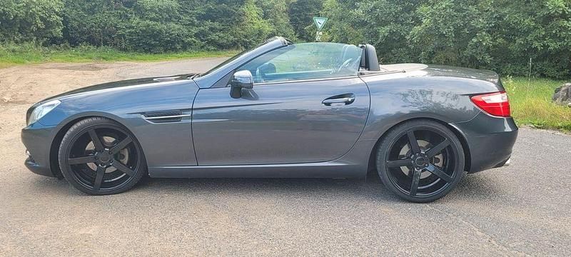 Grau Gebraucht 2012 Mercedes SLK200 Edition 1 Cabrio | 20.600 € (Fairer Preis) - Bild 1/4