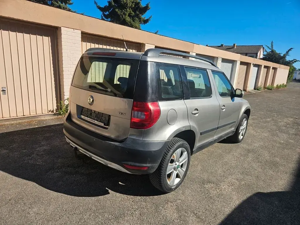 Gebraucht Skoda Yeti Ambition 110 PS (80 kW) 2012 Grau SUV
