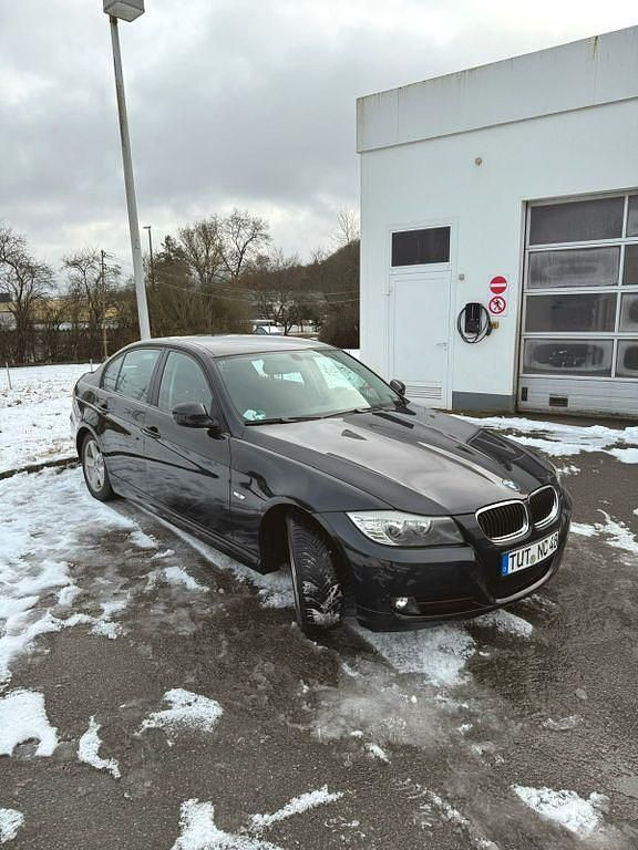 Gebraucht BMW 318 143 PS (105 kW) 2008 Schwarz Limousine