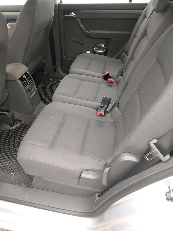 Silber Gebraucht 2005 VW Touran Van / Kleinbus | 2.900 € (Etwas zu teuer) - Bild 1/4