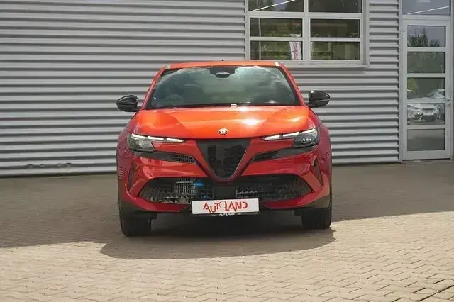 Neu Alfa Romeo Junior Edizione Speciale 145 PS (106 kW) 2026 Rot SUV