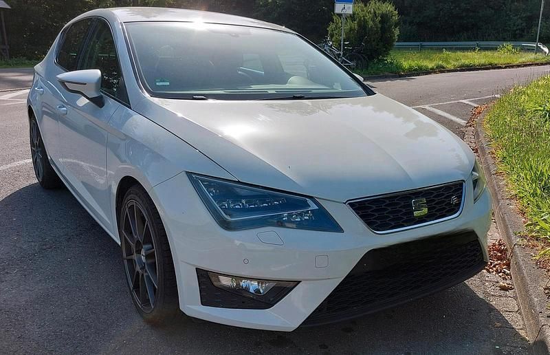 Weiß Gebraucht 2014 Seat Leon FR Limousine | 9.100 € (Fairer Preis) - Bild 1/4