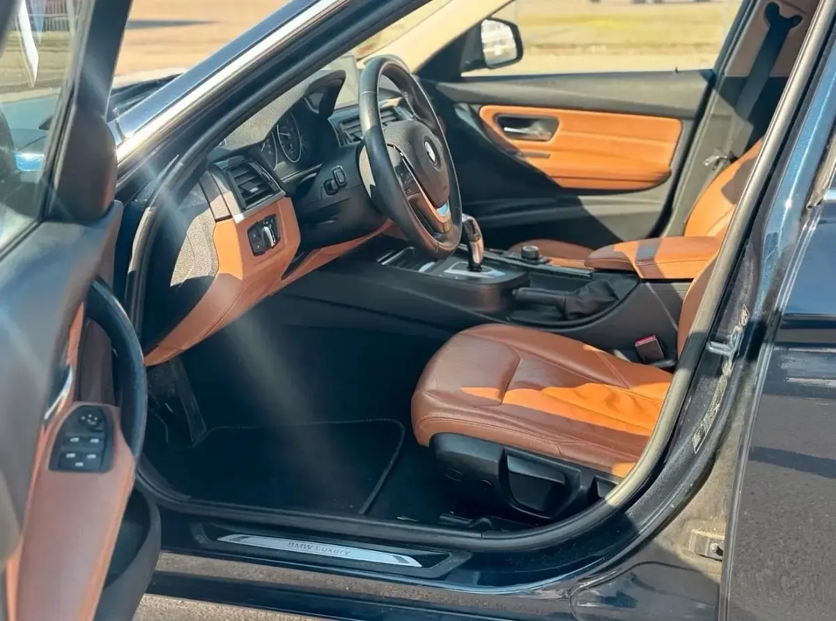 Gebraucht BMW 316 Luxury Line 136 PS (100 kW) 2013 Blau Limousine