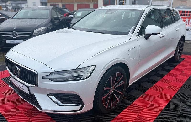 Gebraucht Volvo V60 310 PS (228 kW) 2023 Weiß Kombi
