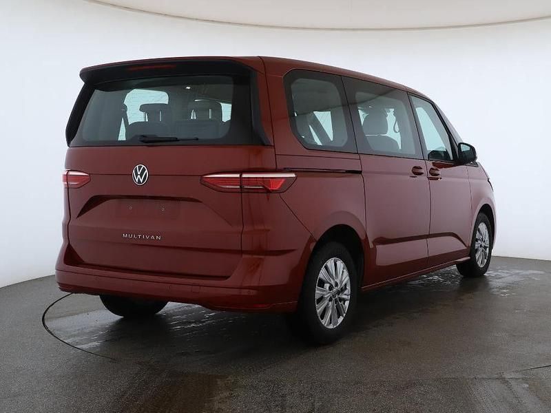 Gebraucht VW Multivan Basis 204 PS (150 kW) 2024 Fortanarot Van / Kleinbus