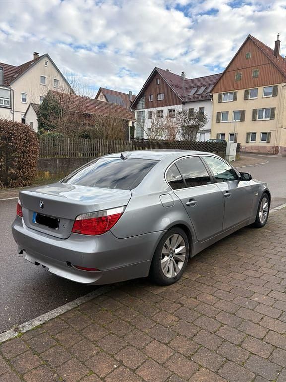 Gebraucht BMW 530 231 PS (169 kW) 2007 Grau Limousine