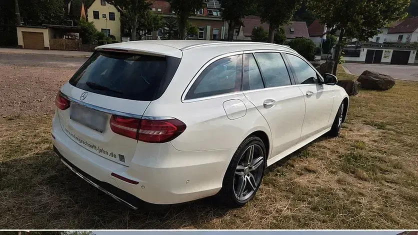 Gebraucht Mercedes E250 AMG line 211 PS (155 kW) 2017 Weiß Limousine