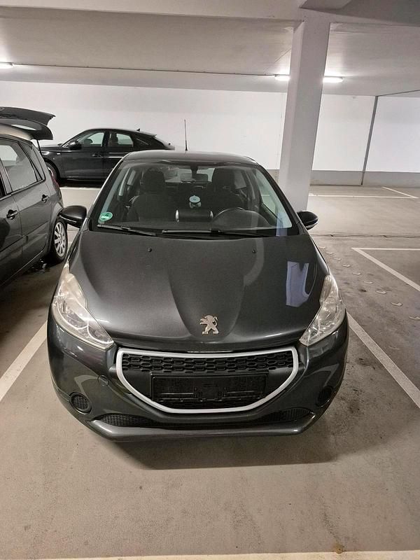 Gebraucht Peugeot 208 68 PS (50 kW) 2014 Grau Kleinwagen