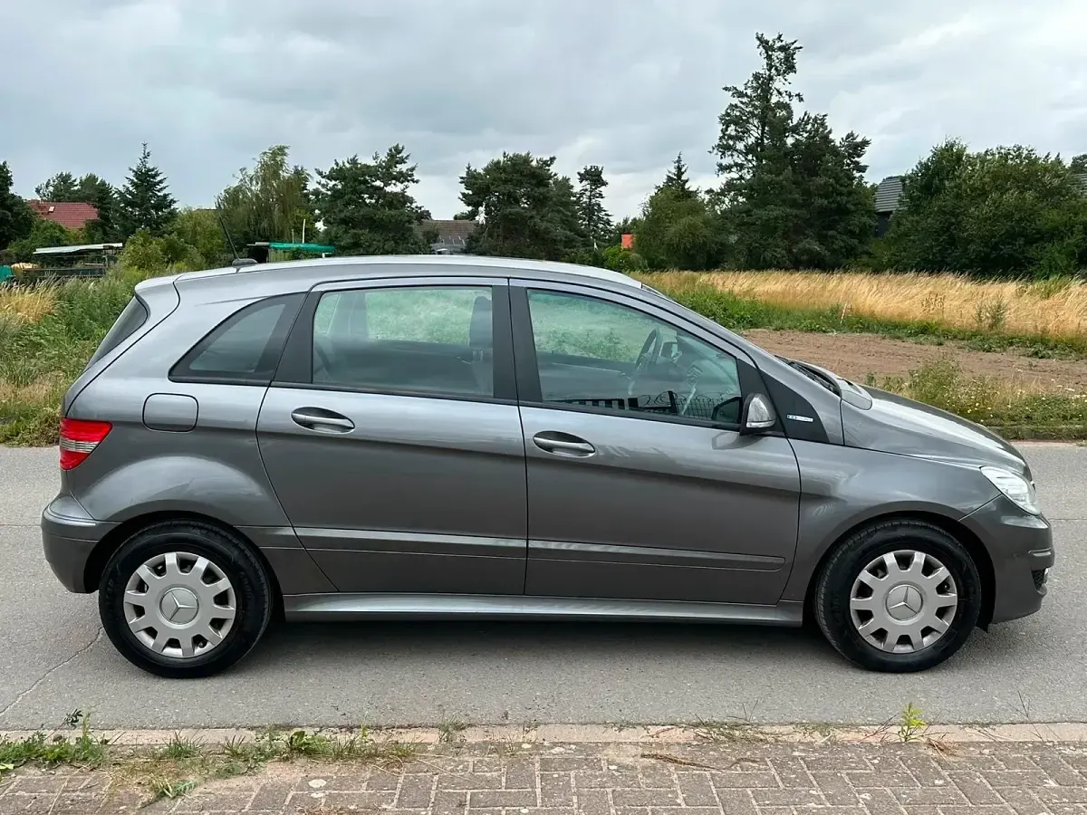 Gebraucht Mercedes B160 95 PS (69 kW) 2010 Silber Kleinwagen