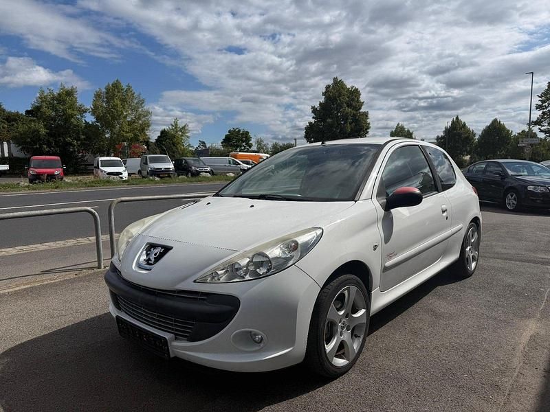 Weiß Gebraucht 2012 Peugeot 206+ Kleinwagen | 2.990 € - Bild 1/4