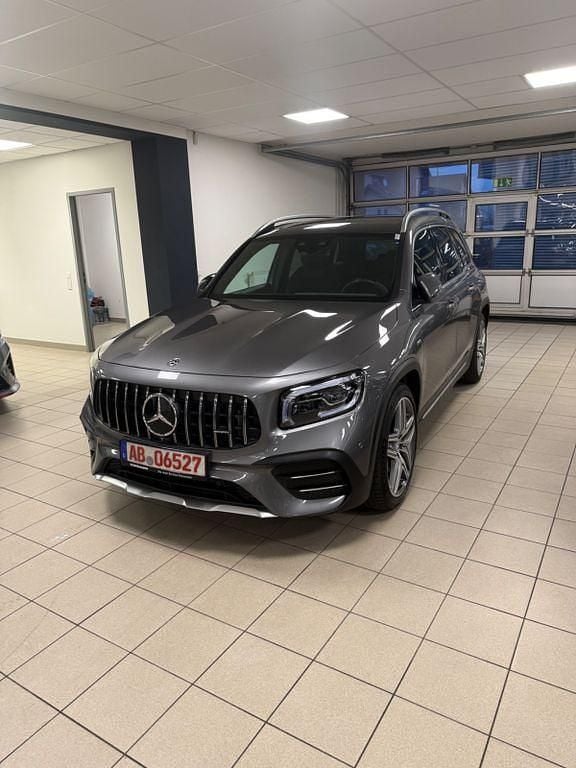 Grau Gebraucht 2020 Mercedes GLB35 AMG SUV | 42.999 € (Fairer Preis) - Bild 1/4