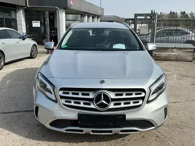 Gebraucht Mercedes GLA180 122 PS (89 kW) 2018 Silber SUV