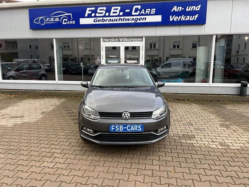 Grau Gebraucht 2016 VW Polo Comfortline Limousine | 6.700 € (Fairer Preis) - Bild 1/4
