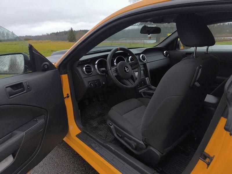 Gebraucht Ford Mustang GT 305 PS (224 kW) 2007 Orange