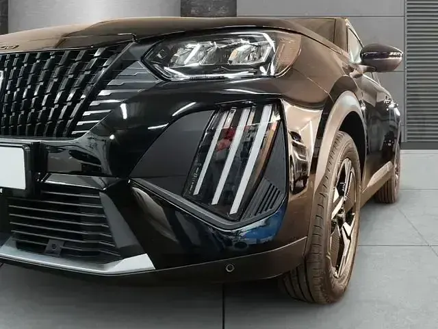 Gebraucht Peugeot 2008 Allure 131 PS (96 kW) 2025 Schwarz SUV