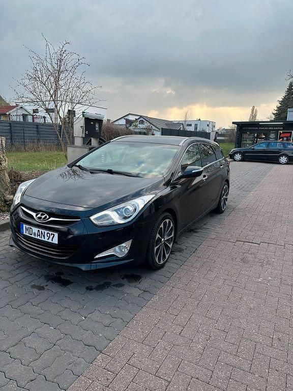 Gebraucht Hyundai i40 136 PS (100 kW) 2013 Schwarz Kombi