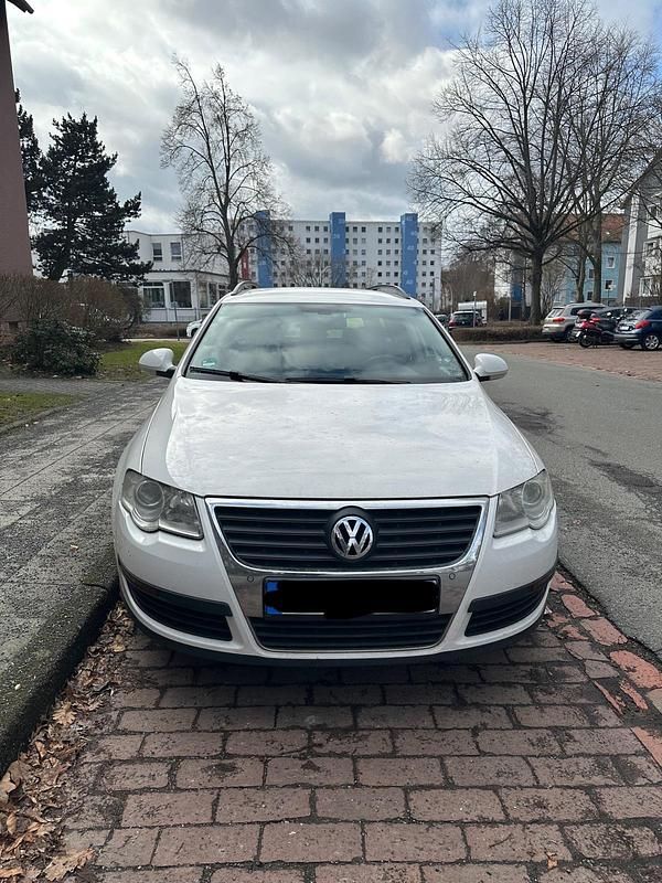 Gebraucht VW Passat 140 PS (102 kW) 2009 Weiß Limousine
