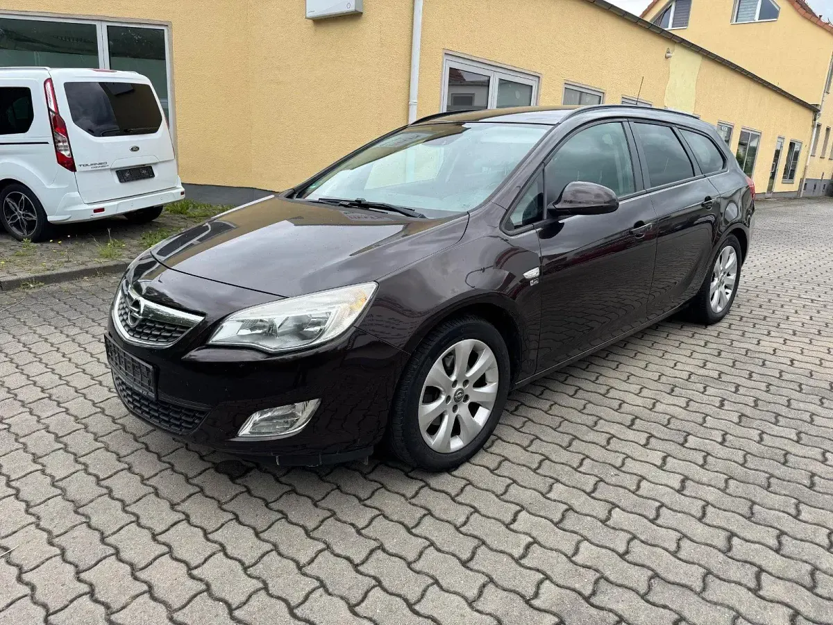 Gebraucht Opel Astra 125 PS (91 kW) 2012 Braun Kombi