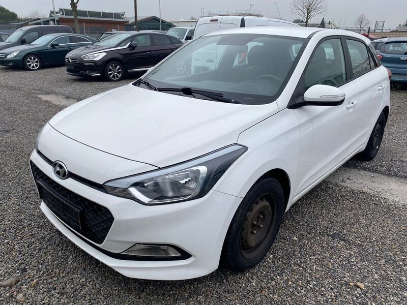 Weiß Gebraucht 2017 Hyundai i20 YES! Kleinwagen | 6.800 € (Guter Preis) - Bild 1/4