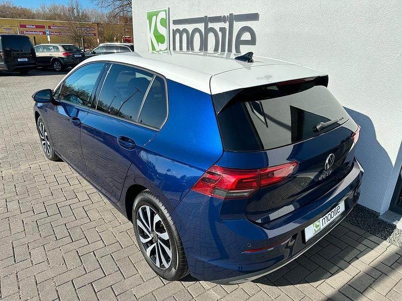 Gebraucht VW Golf VIII Active 150 PS (110 kW) 2022 Blau Limousine