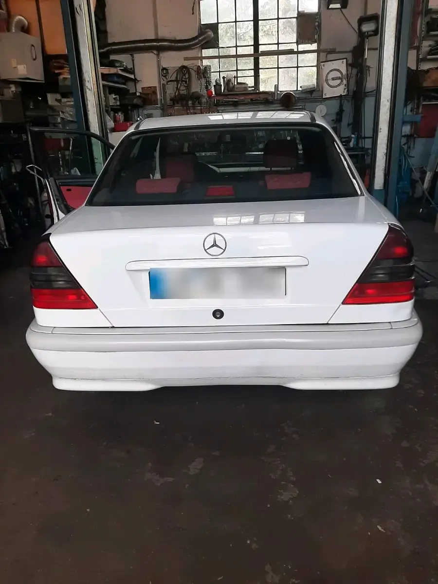 Gebraucht Mercedes C180 122 PS (89 kW) 1999 Weiß Limousine