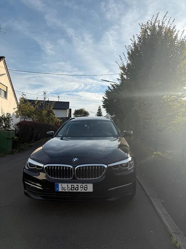 Schwarz Gebraucht 2018 BMW 520 Kombi | 18.800 € (Guter Preis) - Bild 1/4