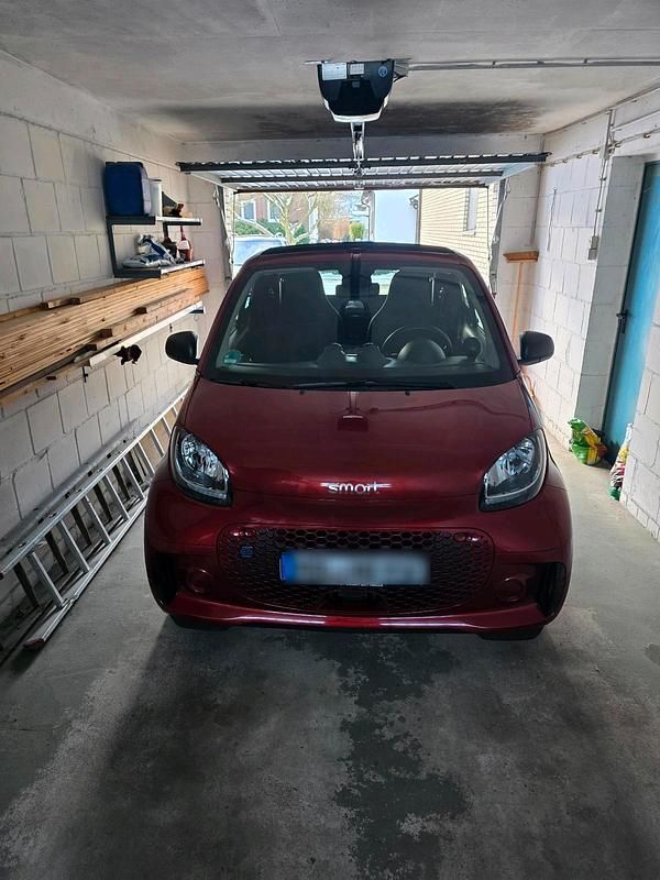 Rot Gebraucht 2021 Smart ForTwo Electric Drive Cabrio | 9.900 € (Guter Preis) - Bild 1/4