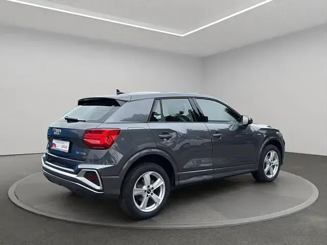 Gebraucht Audi Q2 S-Line 150 PS (110 kW) 2026 Daytonagrau perleffekt SUV