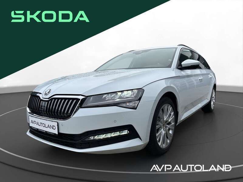 Weiß Gebraucht 2024 Skoda Superb Ambition Kombi | 29.139 € (Superpreis) - Bild 1/4