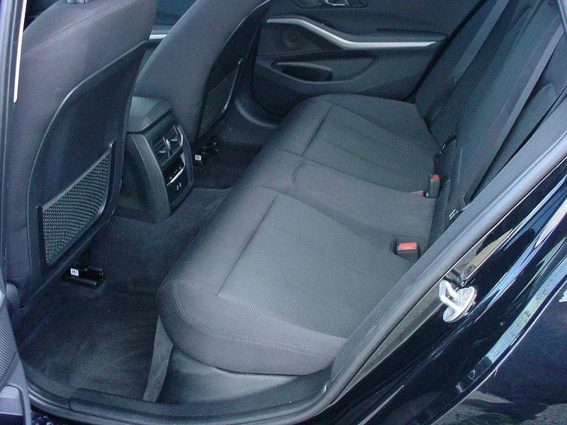 Gebraucht BMW 318 150 PS (110 kW) 2020 Schwarz Limousine