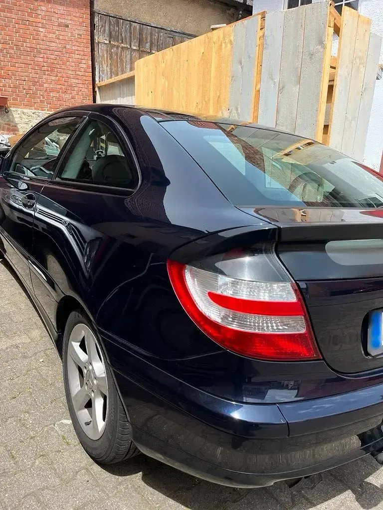 Gebraucht Mercedes C180 146 PS (107 kW) 2005 Blau Coupé