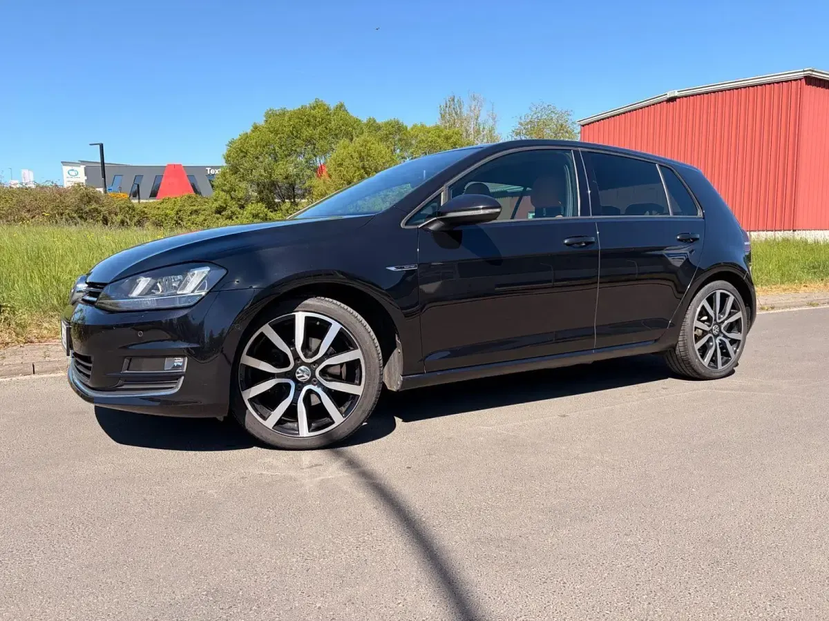Gebraucht VW Golf VII Highline 125 PS (91 kW) 2015 Schwarz Limousine