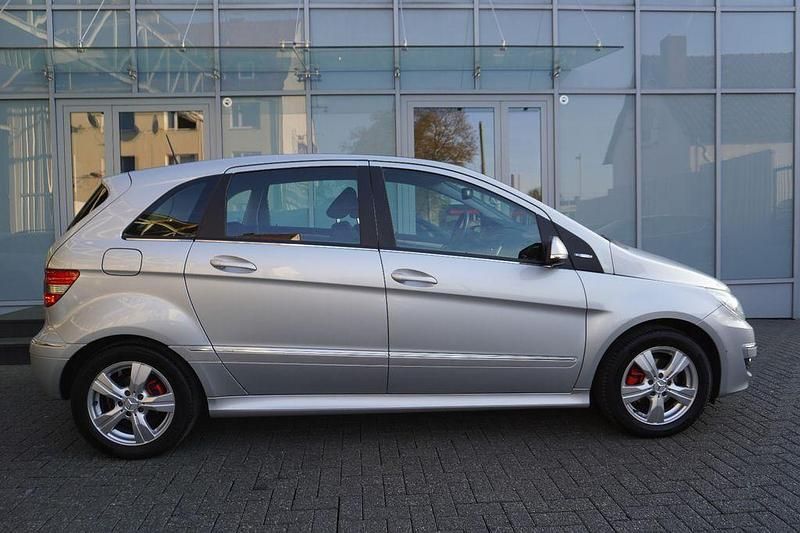 Gebraucht Mercedes B150 95 PS (69 kW) 2009 Silber Van / Kleinbus