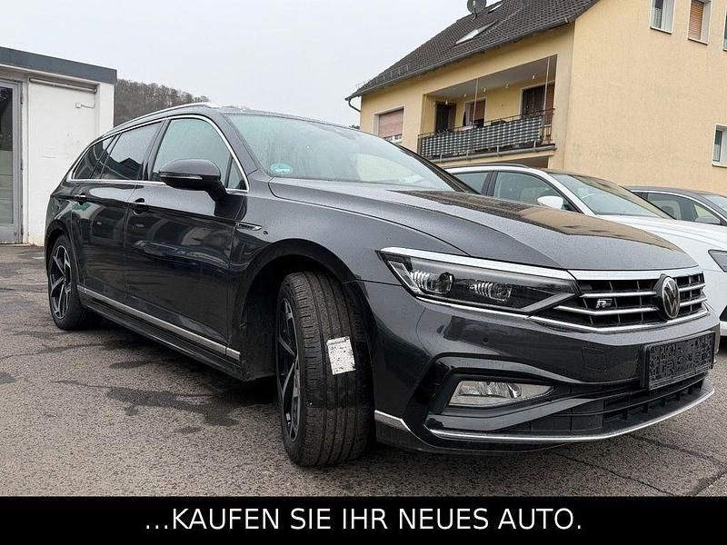 Gebraucht VW Passat R-line 200 PS (147 kW) 2023 Grau Kombi