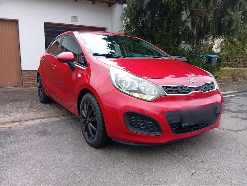 Gebraucht Kia Rio Edition 7 86 PS (63 kW) 2013 Rot Kleinwagen