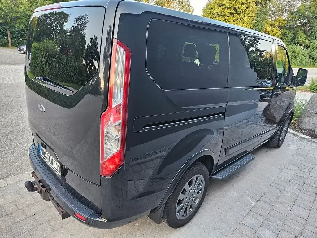 Gebraucht Ford Tourneo 185 PS (136 kW) 2021 Schwarz Van / Kleinbus