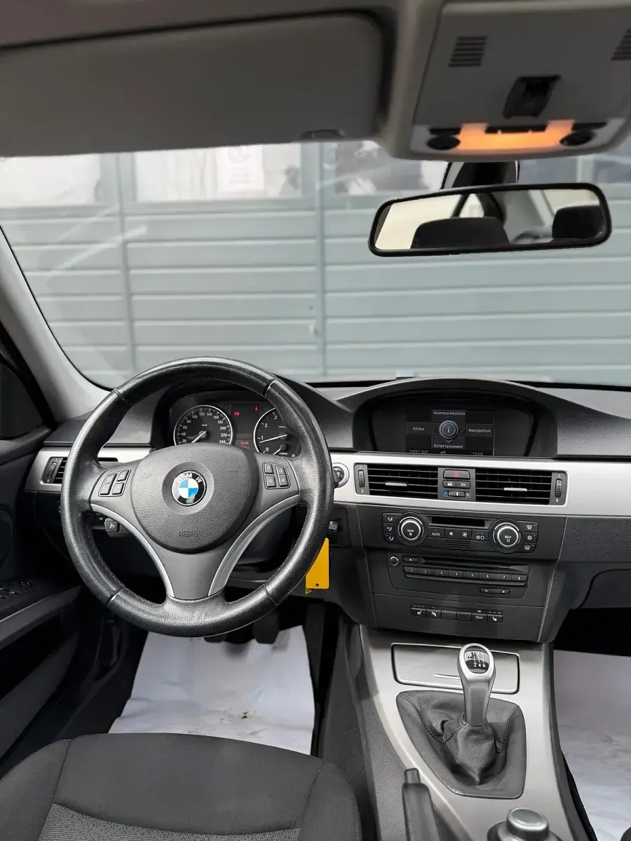 Używany BMW 320 170 KM (125 kW) 2008 Czarny Sedan/Limuzyna