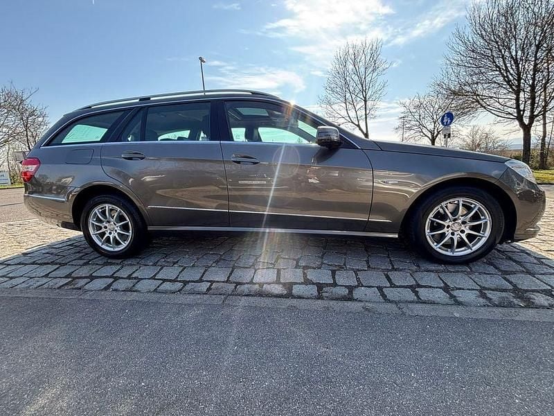Gebraucht Mercedes E300 Elegance 231 PS (169 kW) 2012 Grau Limousine