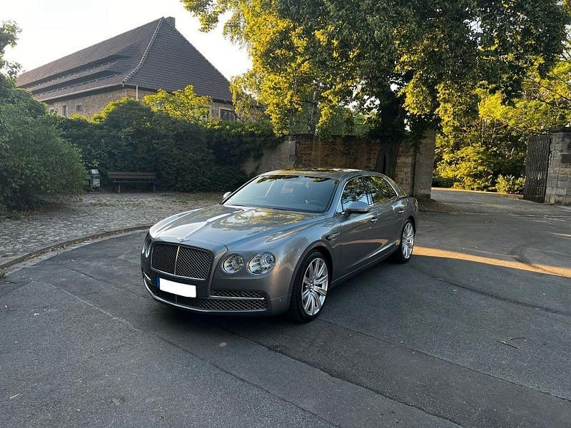 Grau Gebraucht 2014 Bentley Flying Spur Mulliner Limousine | 78.500 € - Bild 1/4