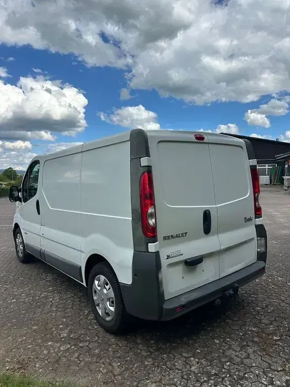 Gebraucht Renault Trafic 114 PS (83 kW) 2013 Weiß Van / Kleinbus