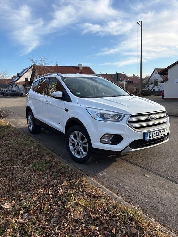 Gebraucht Ford Kuga Titanium 179 PS (131 kW) 2017 Weiß SUV