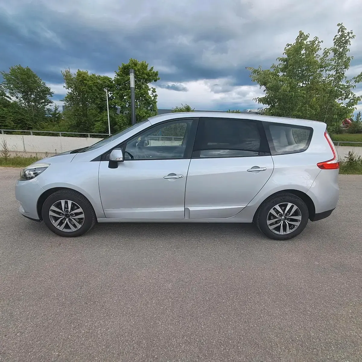 Gebraucht Renault Grand Scénic III 110 PS (80 kW) 2014 Grau Van / Kleinbus